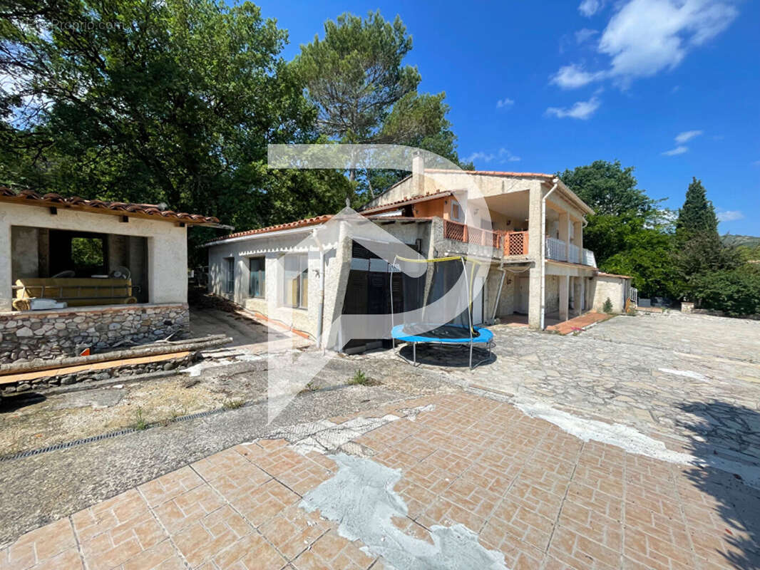 Maison à LE PUY-SAINTE-REPARADE