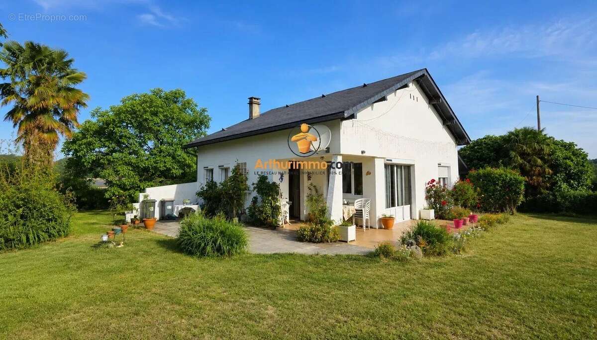 Maison à POUEYFERRE