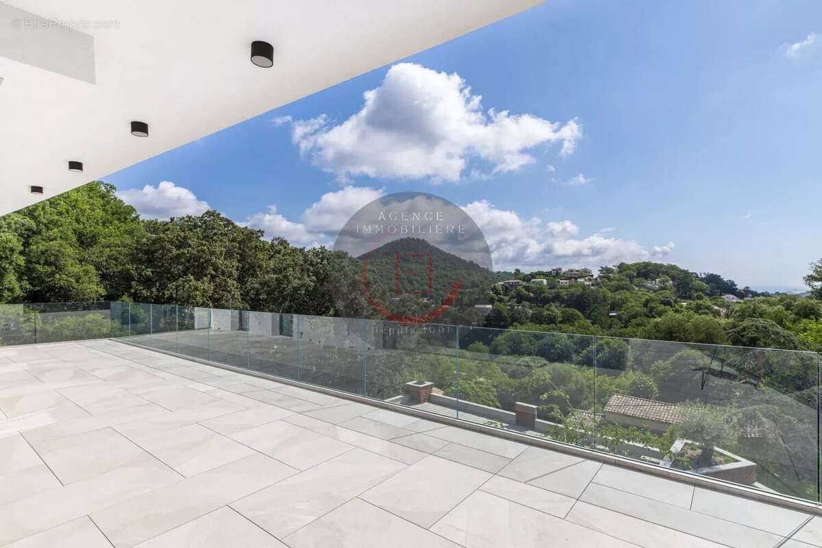 Appartement à LES ADRETS-DE-L&#039;ESTEREL