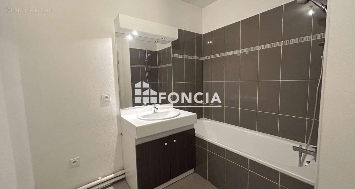 Superbe appartement, avec terrasse, une place de stationnement, proche des commodités, gare à proximité - photo 7