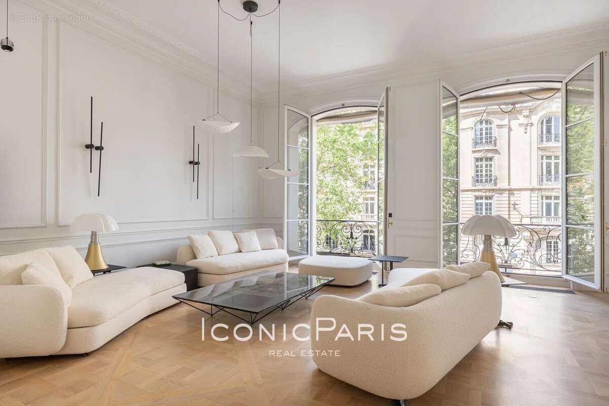 Appartement à PARIS-7E