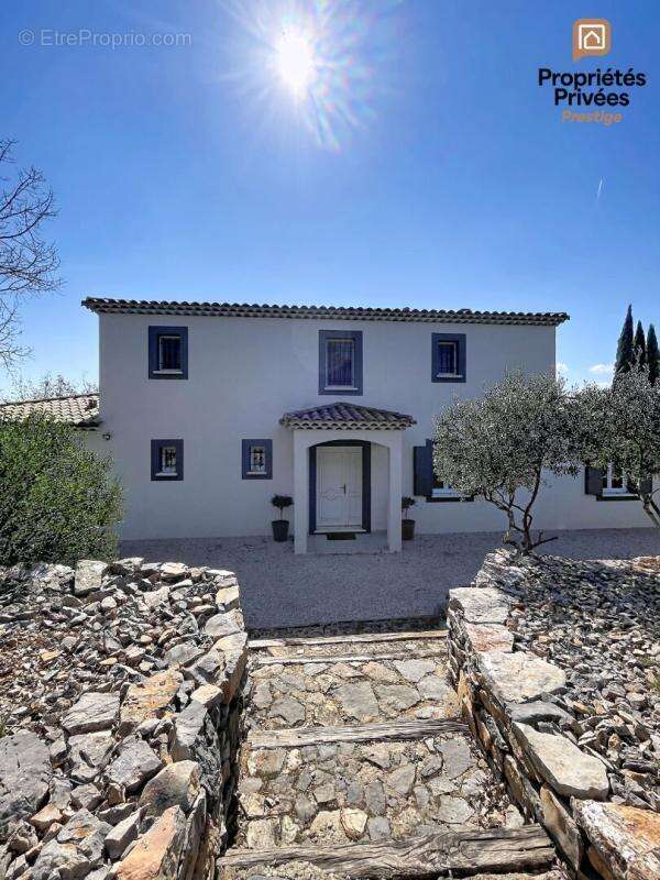 Villa provençale 260 m² ? 4 suites ? piscine, jacuzzi ? terrain paysager 5 000 m² ? DPE A ? Saint-Maximin-la-Sainte-Baume - photo 3
