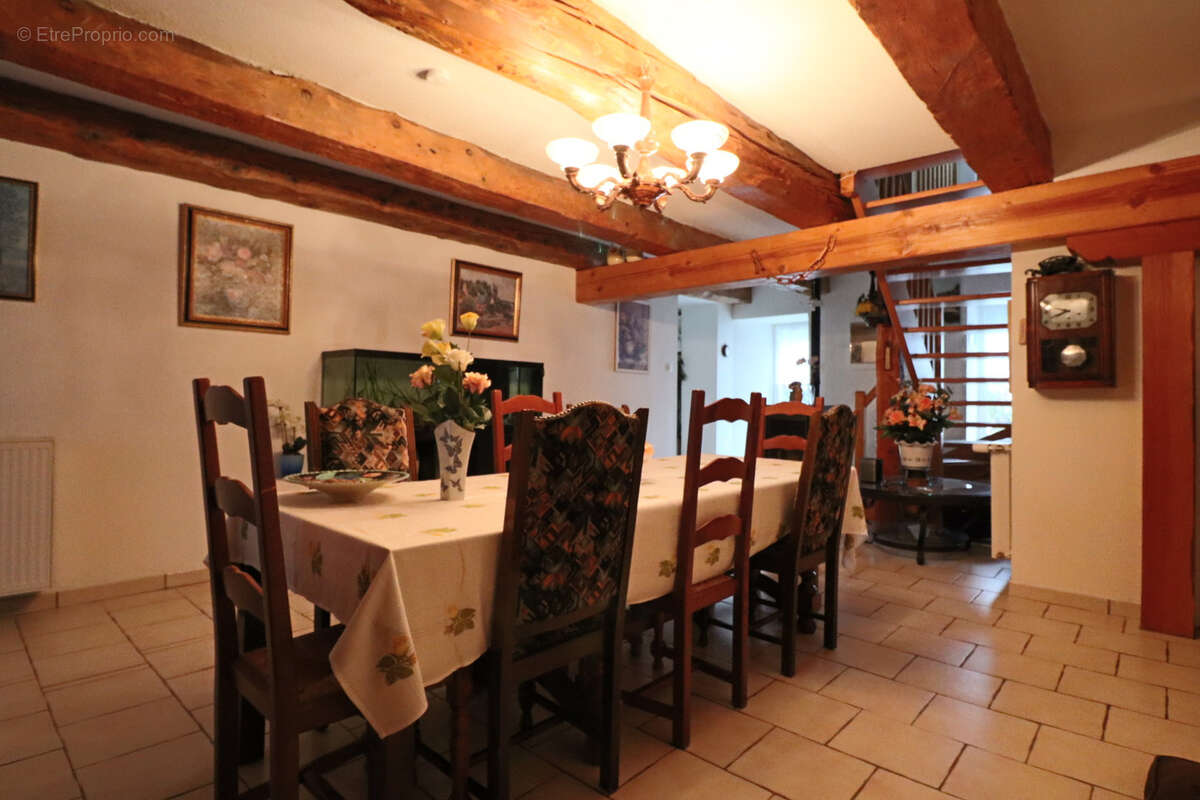 Maison à SAINT-SAUVES-D'AUVERGNE