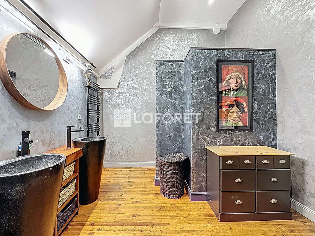 Maison à SAINT-QUENTIN-LES-CHARDONNETS