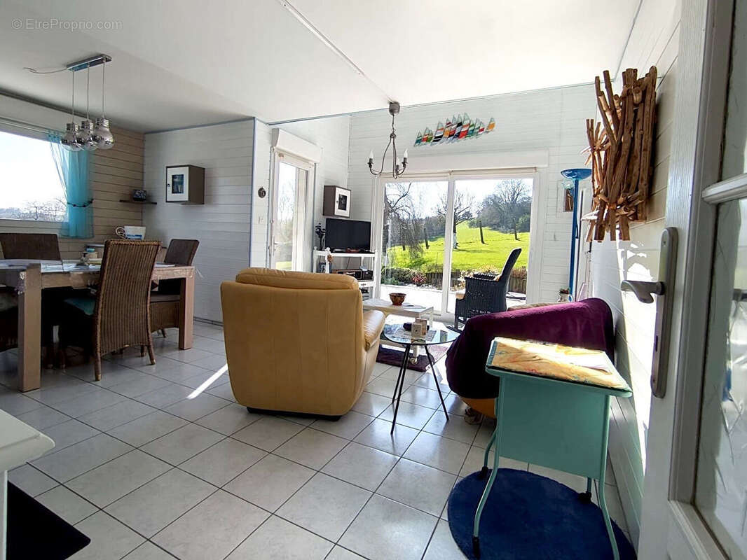 Maison à AIX-EN-ISSART