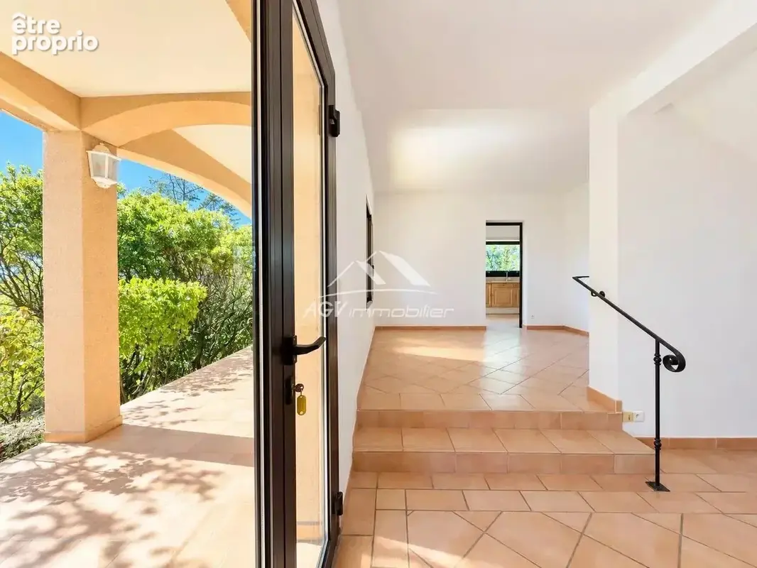 Propriété de 197 m² habitable sur environ 1600 m², vue imprénable - photo 6