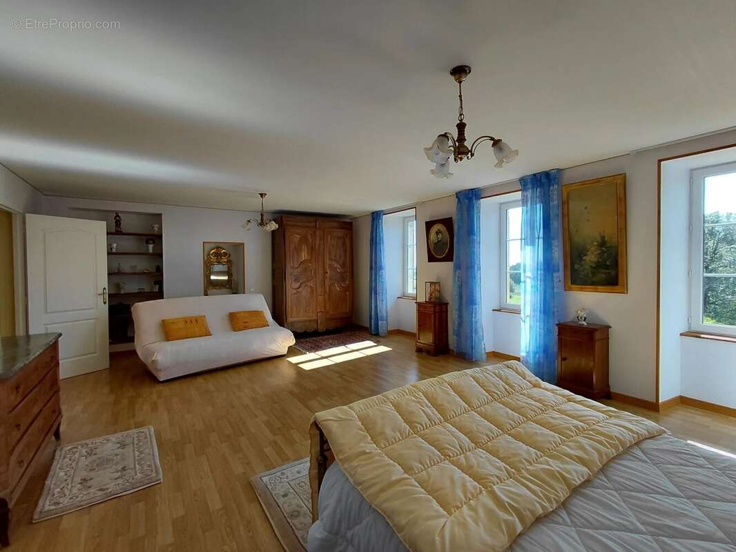 Maison à MIRANDOL-BOURGNOUNAC