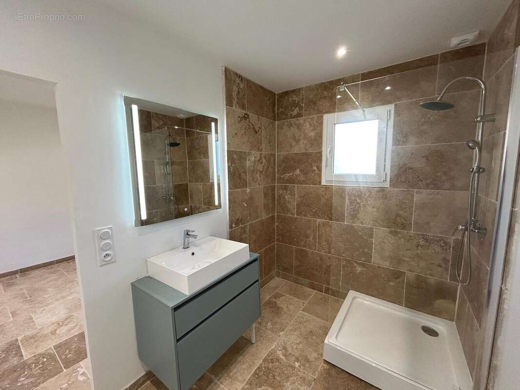 Photo 3 - Maison à SAINT-REMY-EN-ROLLAT