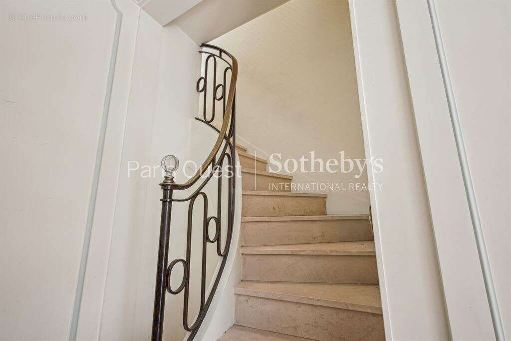 Appartement à NEUILLY-SUR-SEINE