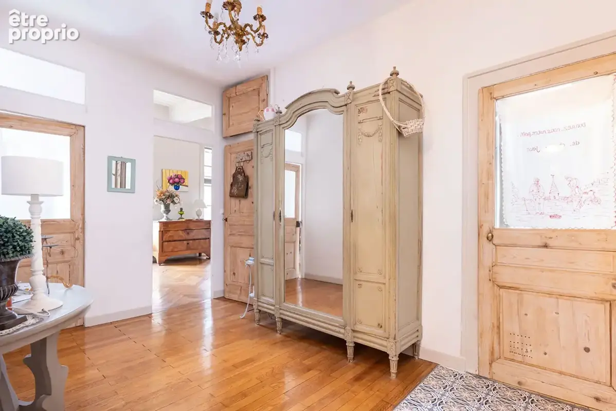 Appartement de charme 5 pièces -140.30 m2 - 4ème étage avec ascenseur - photo 13