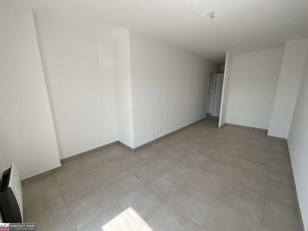 APT T4 offrant 90 m² avec terrasse 15 m² et parking au 4° étage avec ascenseur... - photo 11