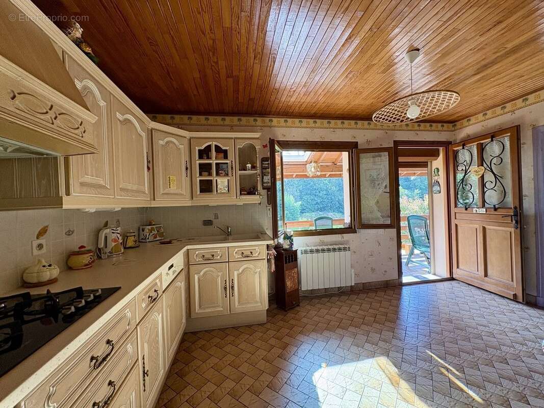 Maison à SAINT-DIDIER-DE-LA-TOUR