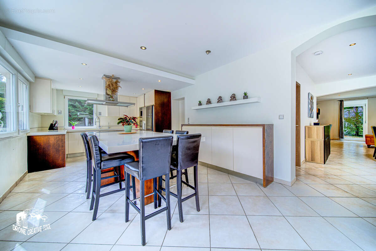 Maison à COIN-LES-CUVRY