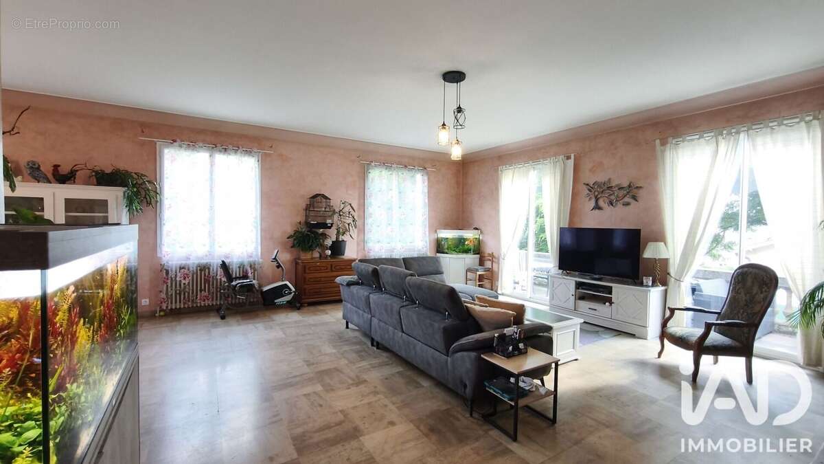 Maison 238 m² à Craponne-Sur-Arzon  - photo 6