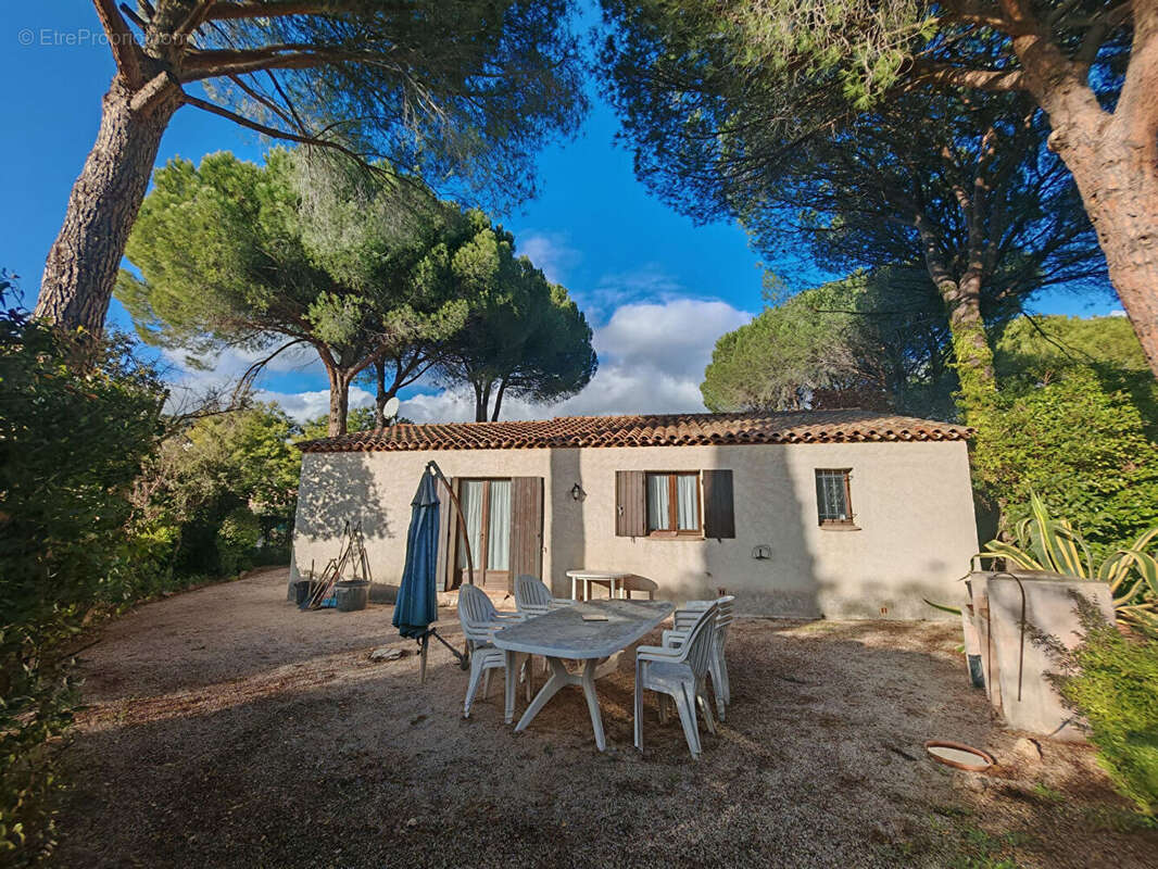 Maison à ROQUEBRUNE-SUR-ARGENS