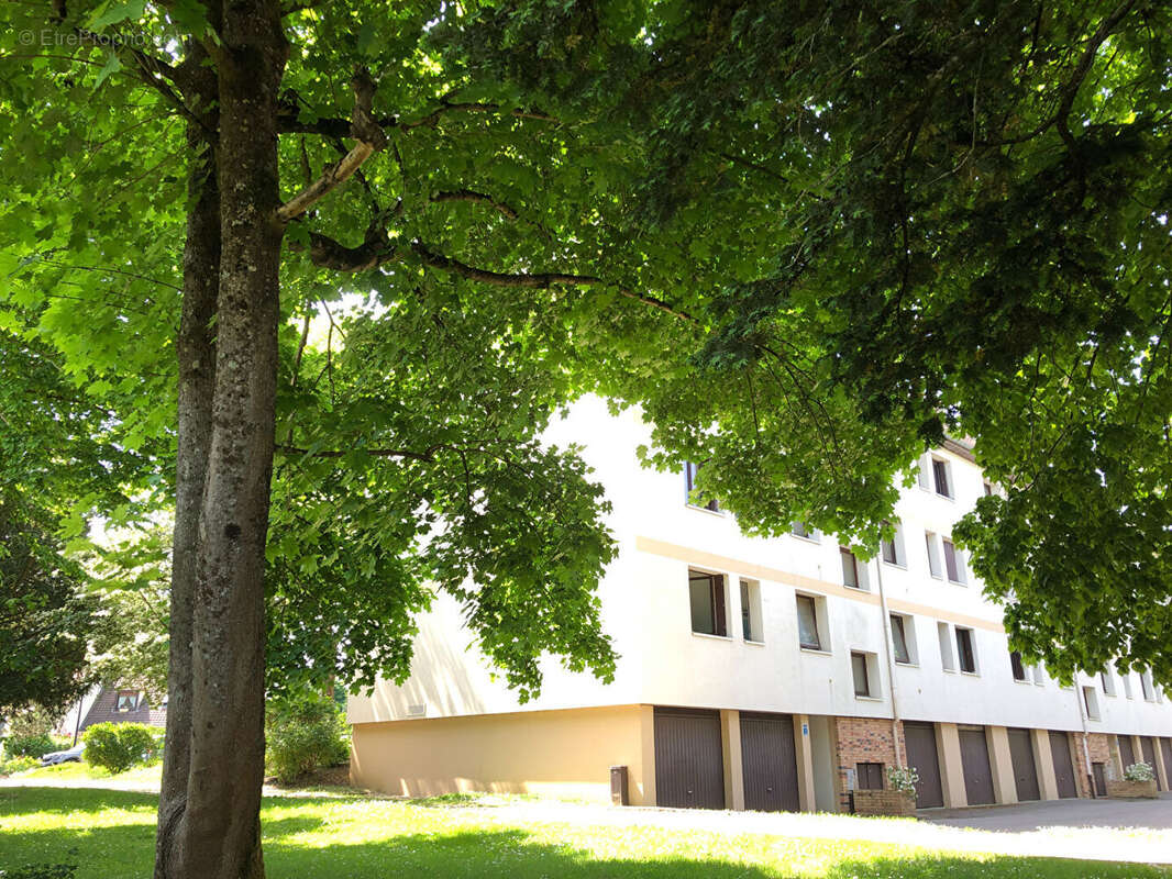 Appartement à BUC