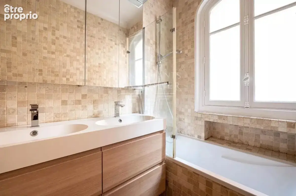 Commerce - appartement deux chambres - photo 11