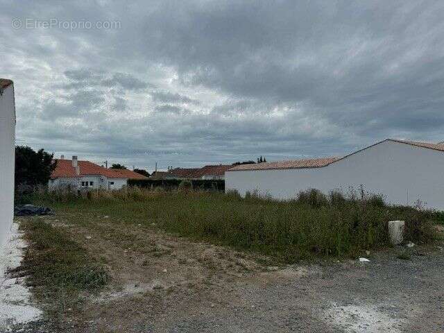 Terrain à DOMPIERRE-SUR-MER
