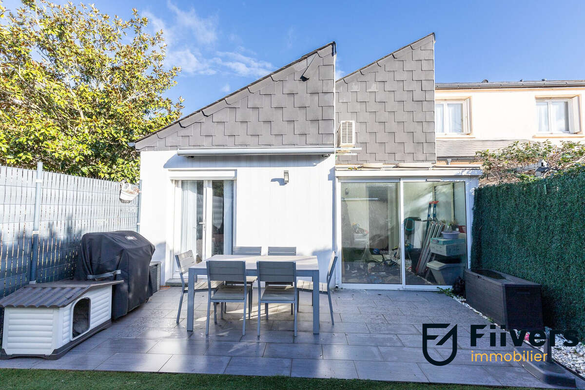 Maison à SAINTE-GENEVIEVE-DES-BOIS