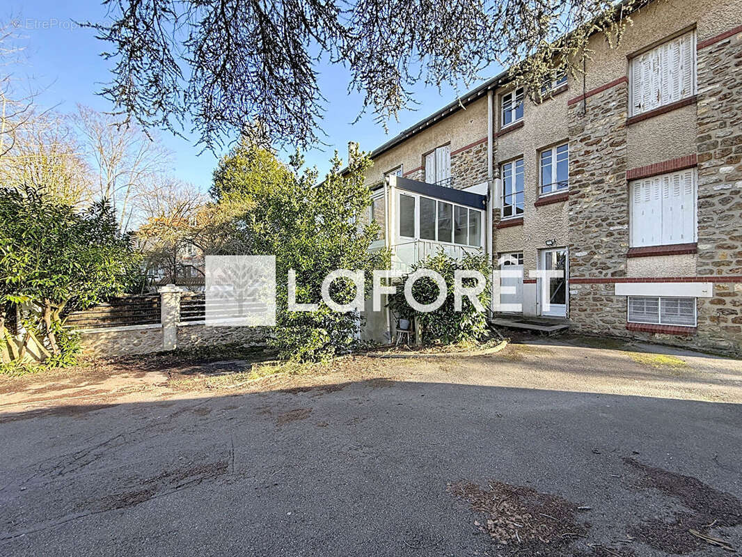 Appartement à MOISSY-CRAMAYEL