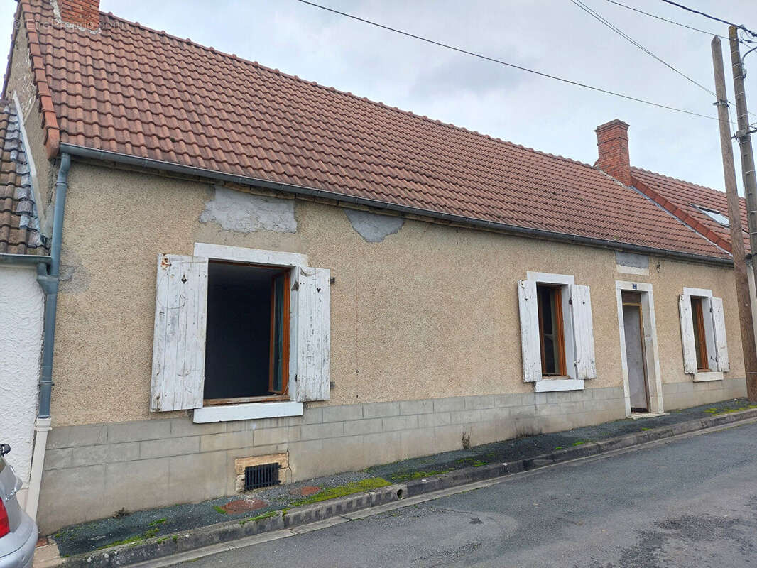 Maison à DUN-SUR-AURON