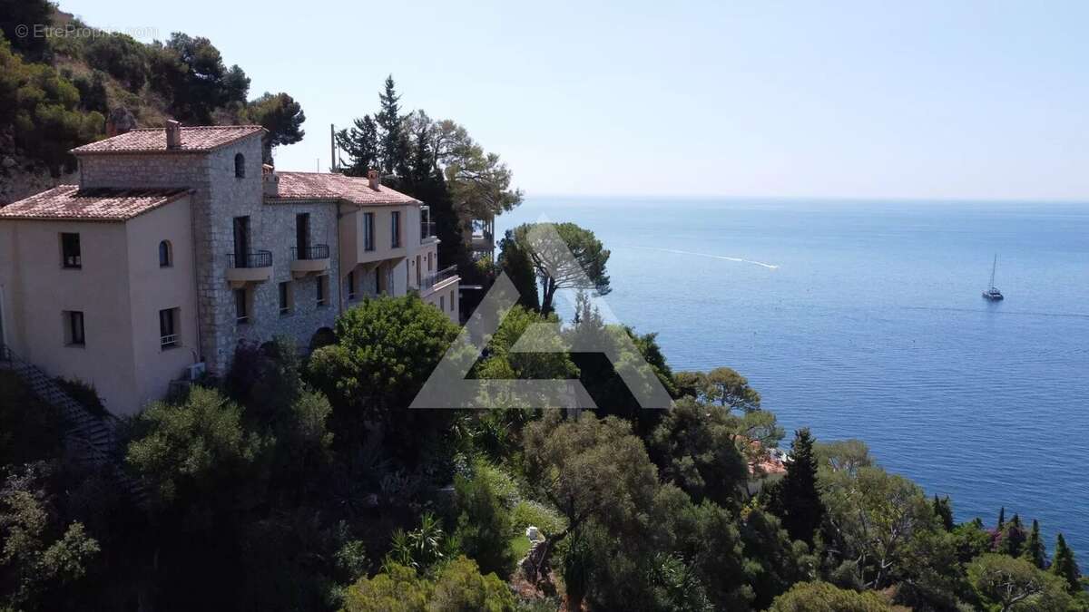 Immeuble avec parkings et garage - limitrophe cap d'ail - belle vue mer - photo 2