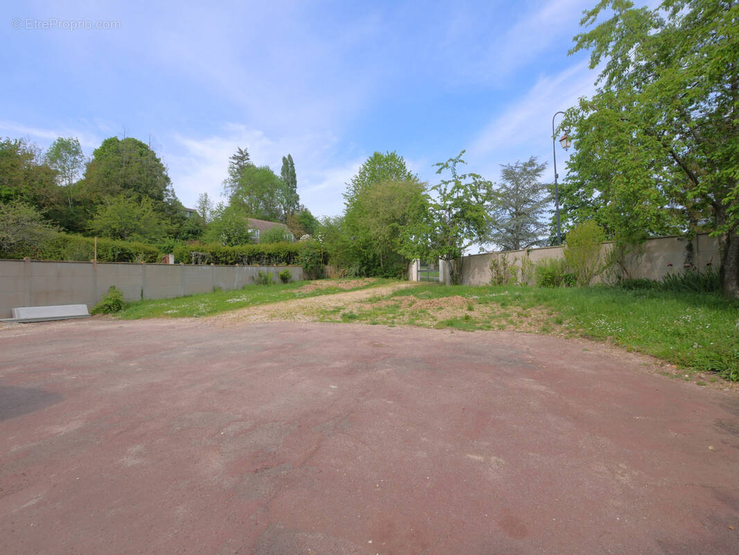 Terrain à NOGENT-LE-ROI