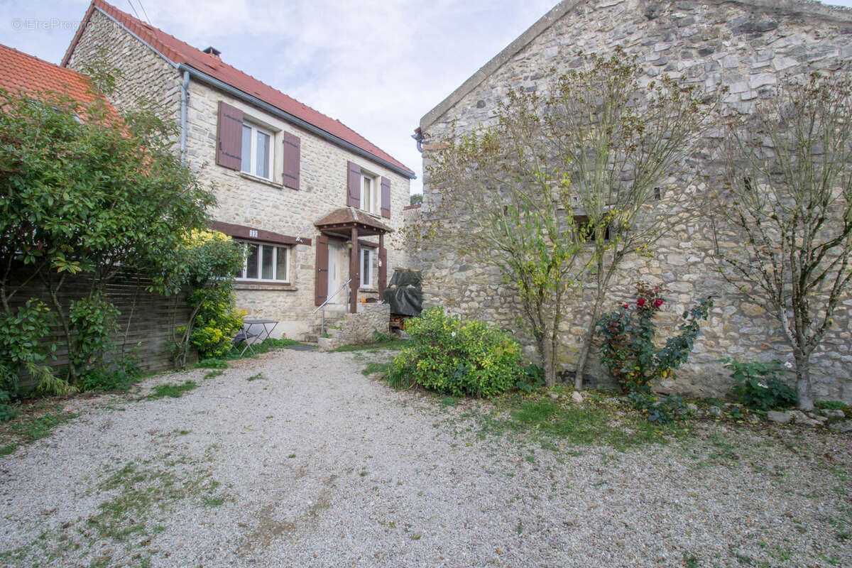 Maison à VILLENEUVE-SUR-AUVERS