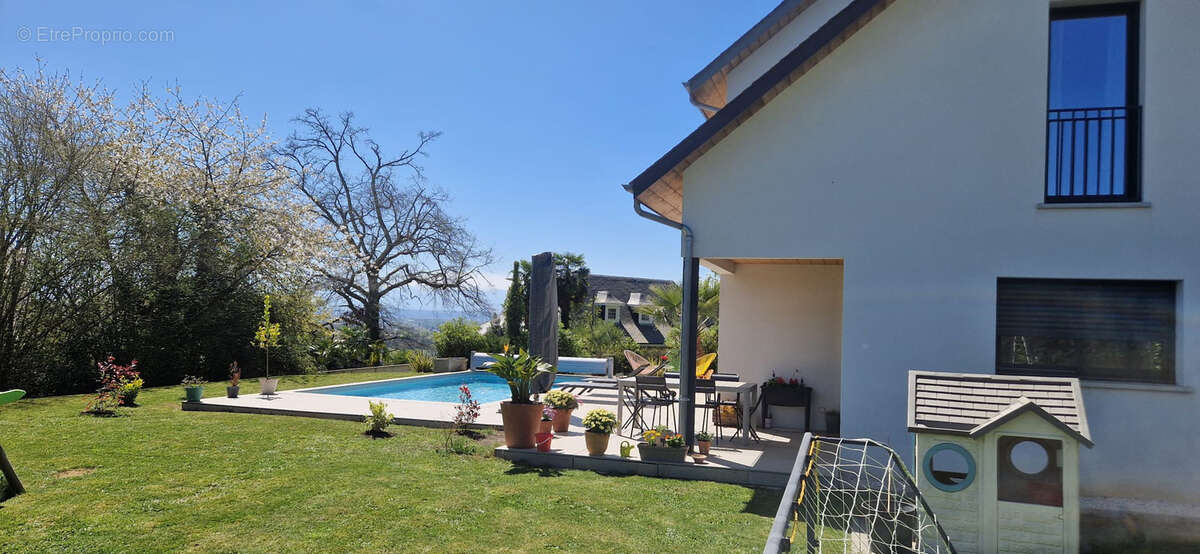 Maison à SAUVAGNON