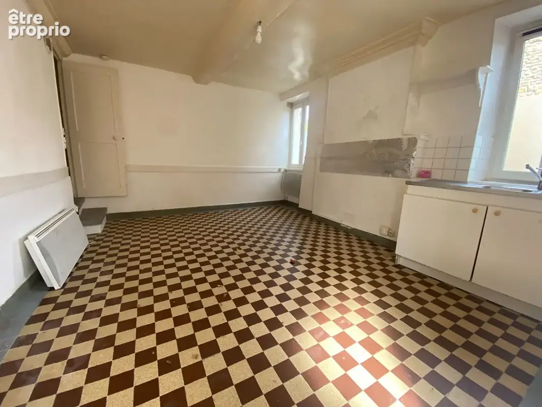 SAINT PIERRE EN AUGE : Maison mitoyenne avec dépendance et garage - photo 2