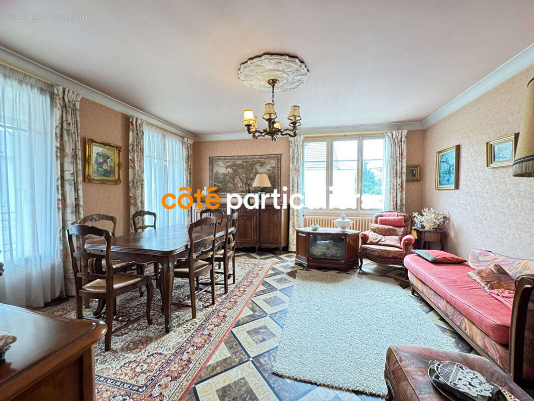 Maison à LA CHAPELLE-SAINT-MESMIN