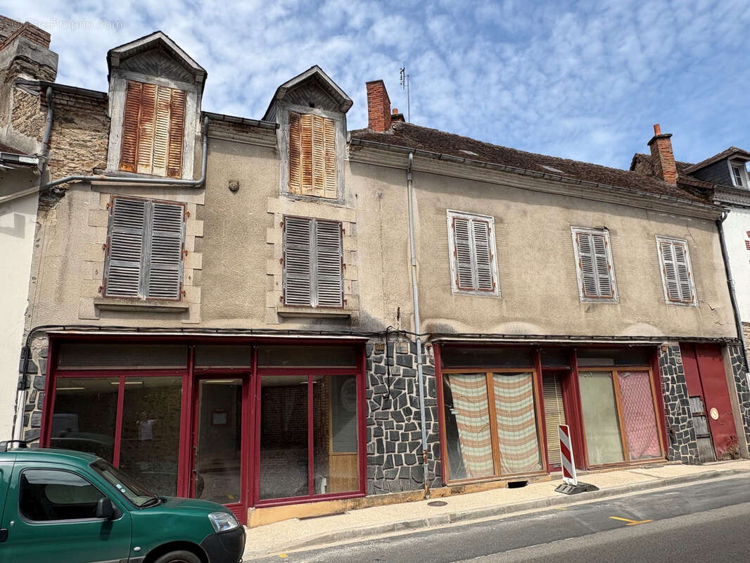 Appartement à SAINT-YRIEIX-LA-PERCHE