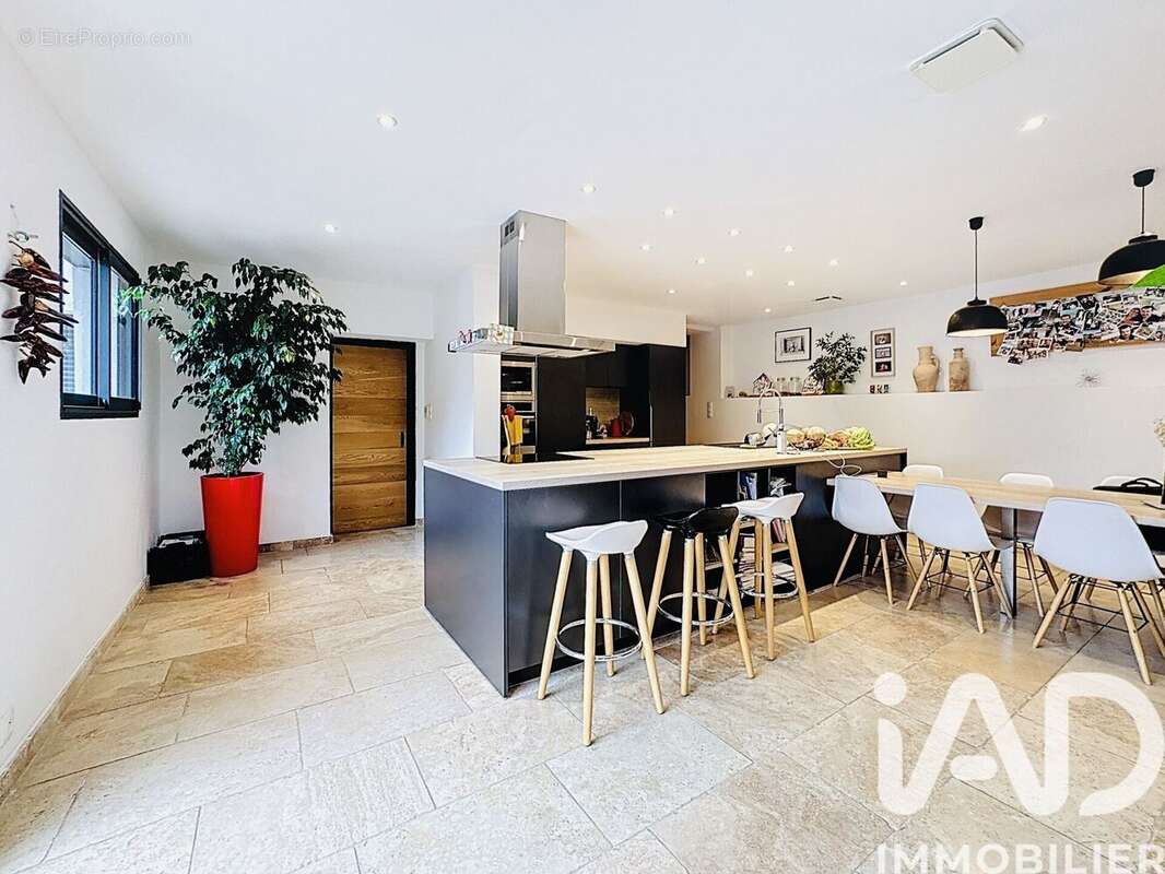 Maison 152 m² à Arles  - photo 9