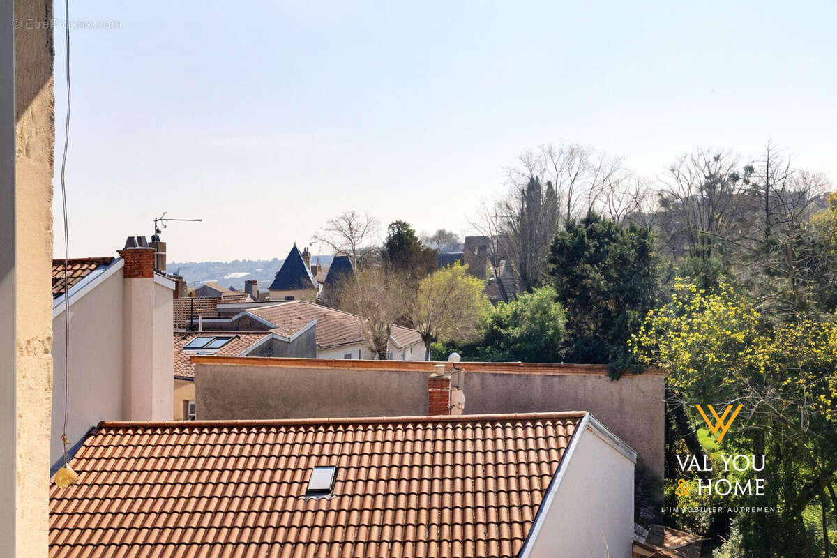 Appartement à SAINT-GENIS-LAVAL
