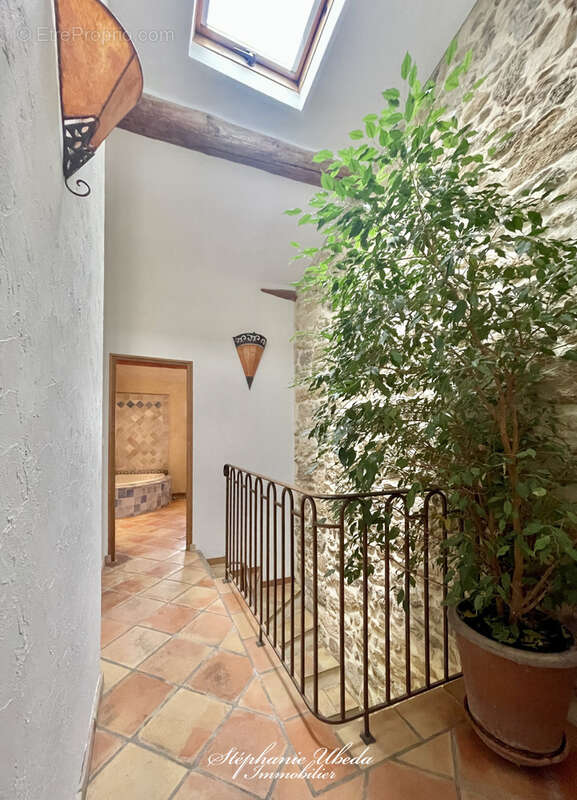 Splendide batisse du 16eme dans les remparts du vieux village - photo 9