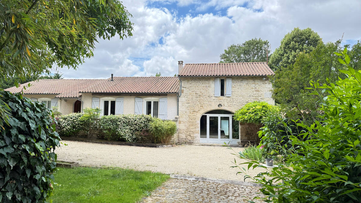 Maison à VOUILLE
