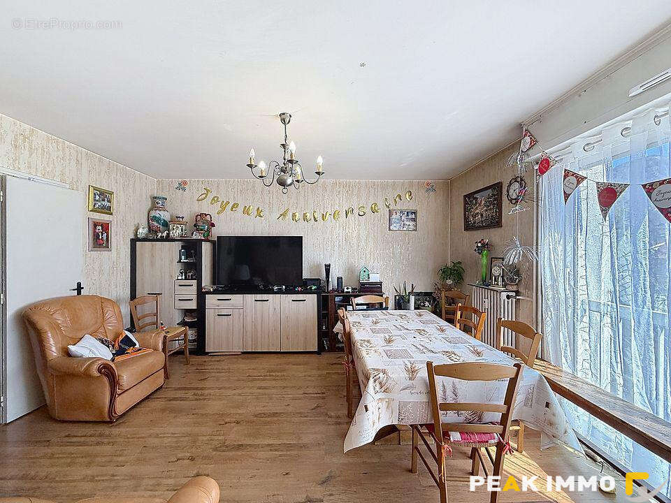 Appartement T4 balcon - 85.22 m2 - ANNECY - photo 3