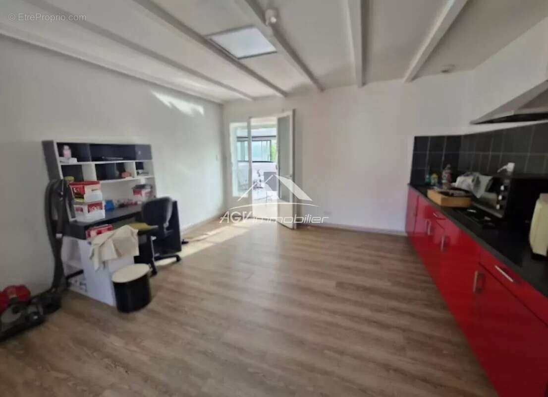 Maison à SAINT-HILAIRE-DE-BRETHMAS