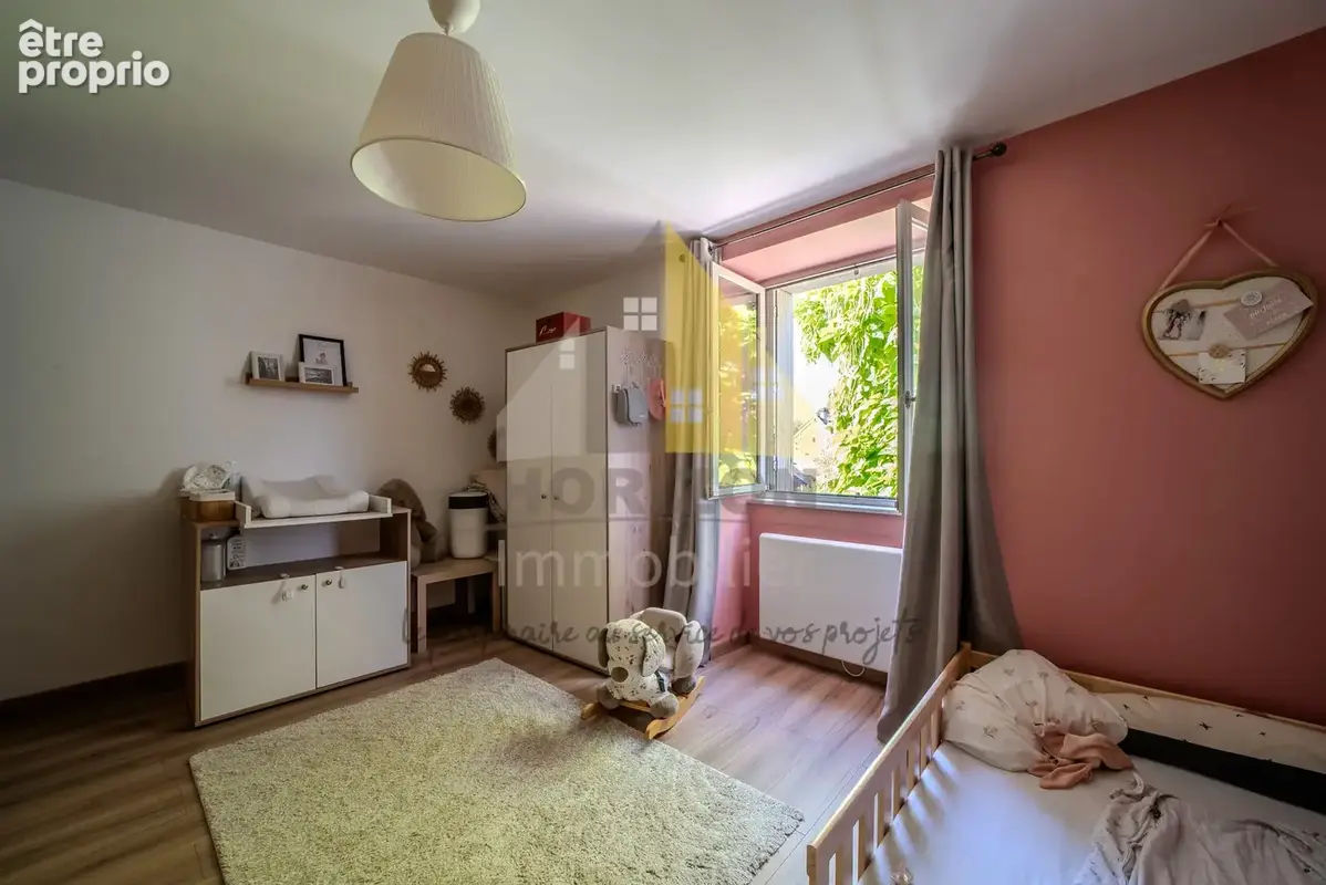 Maison de village avec jardin, grande terrasse au coeur du bourg de Sellières ! - photo 8