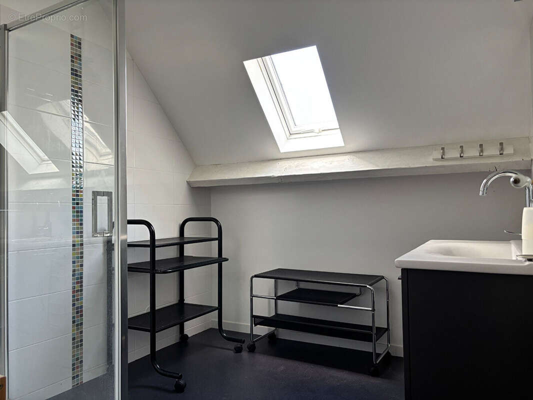 Maison proche de toutes commodités, 8 pièces, 6 chambres, 185 m² sur 2913 m² de terrain - photo 12
