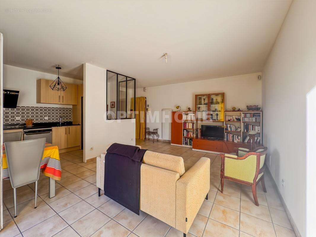 Appartement 3 pièces - LUMINOSITÉ - CALME - stationnement sécurisé en sous sol - photo 3