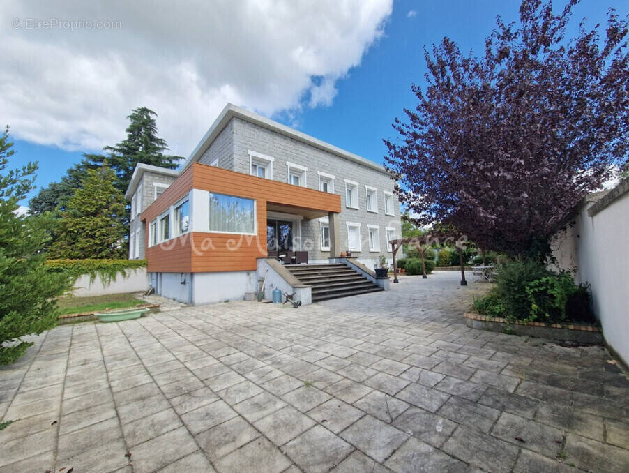 Maison à SAINT-POURCAIN-SUR-SIOULE