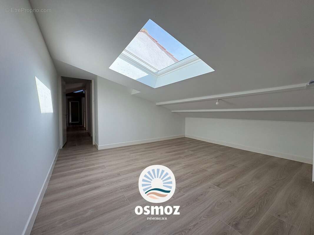 Maison à SAINT-LAURENT-DE-LA-PREE