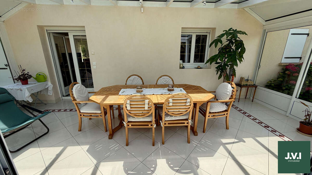 A VENDRE GROSLAY Maison 8 pièces 212 m² - photo 12
