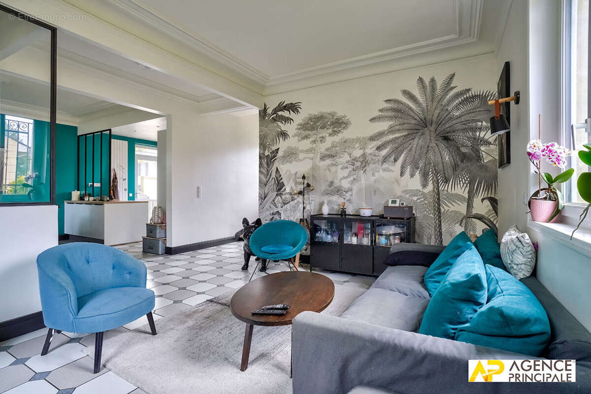 Maison à LE MESNIL-LE-ROI