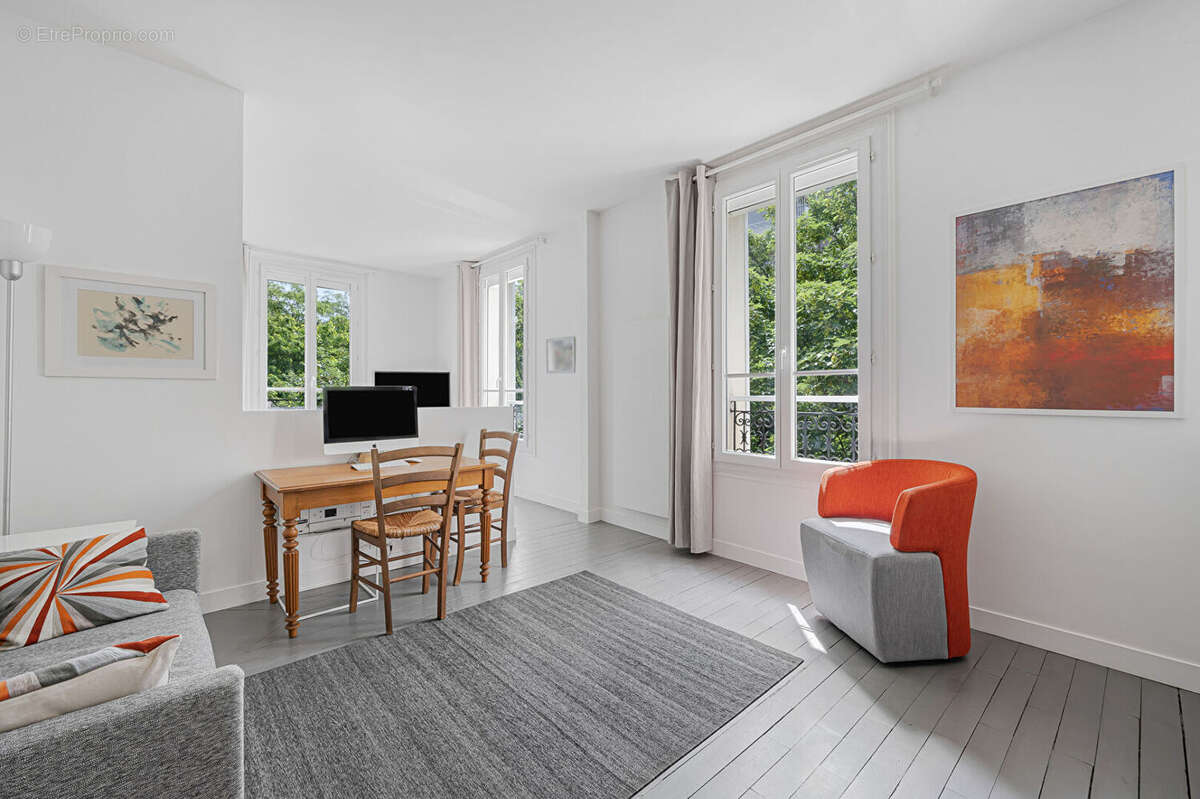 Appartement à PARIS-14E