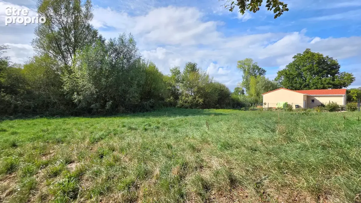 LEZOUX / Terrain à bâtir à vendre de 1 555 m2 viabilisé - photo 5