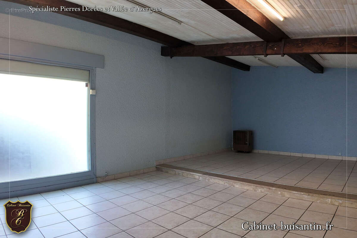 Local commercial avec stationnements - photo 8