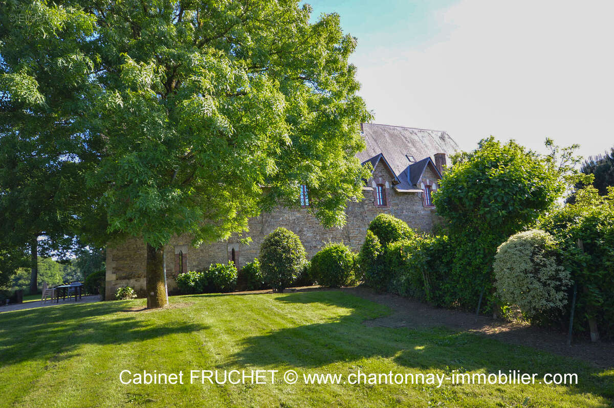 Maison à LES HERBIERS