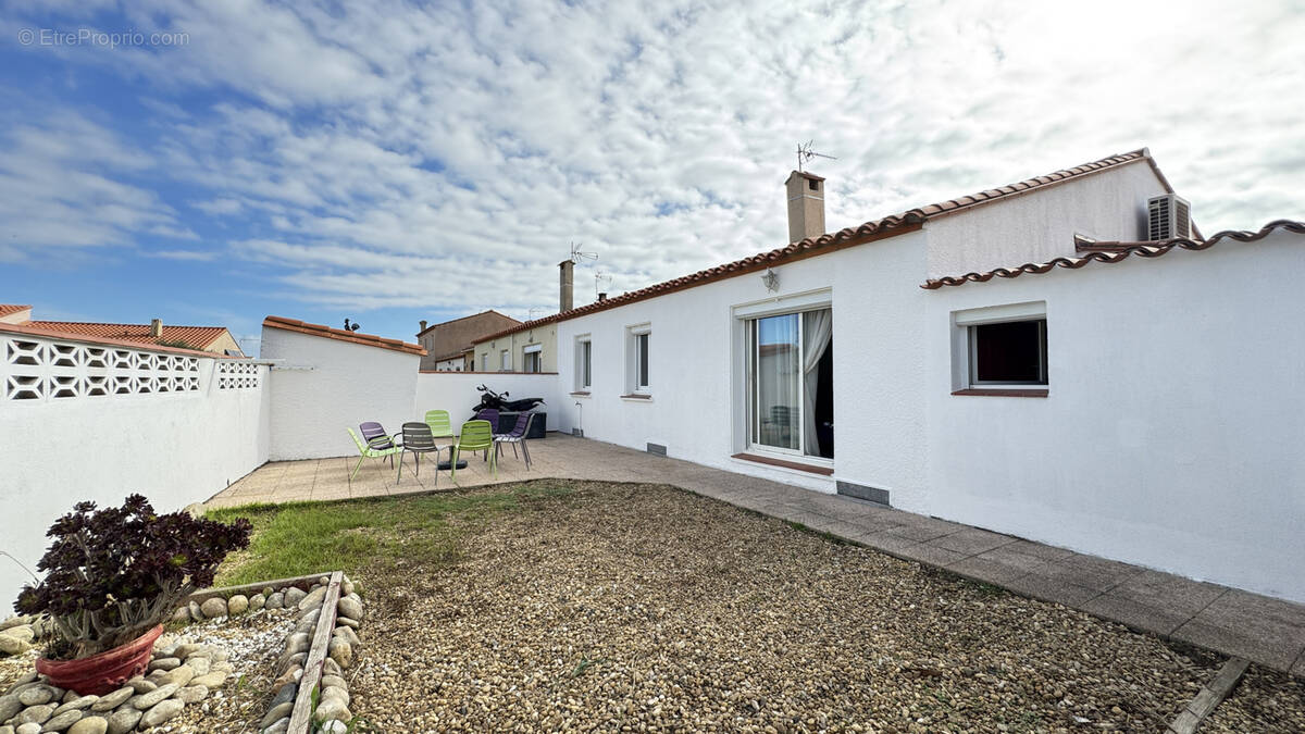 Maison à SAINT-LAURENT-DE-LA-SALANQUE